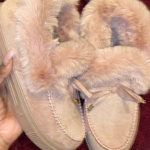 Fluffy furry slipper like shoes